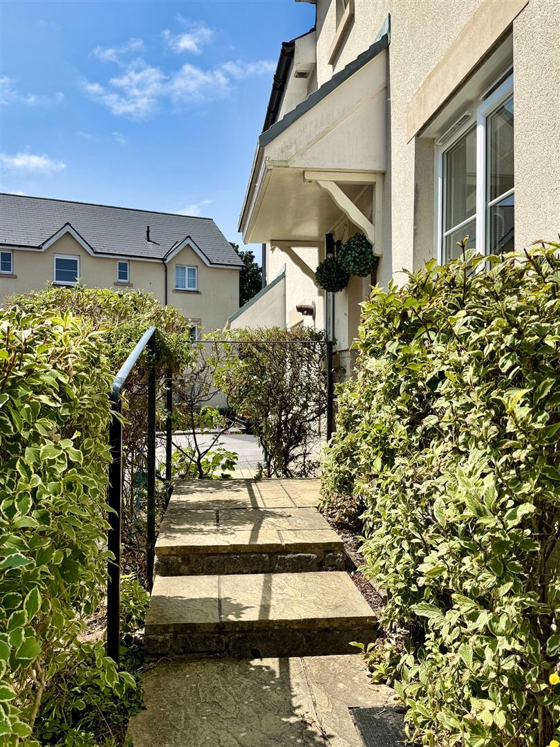 3 bed property in Trelowen Drive, Penryn